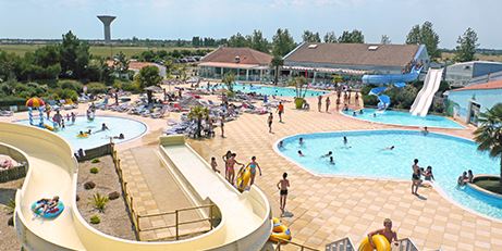 Piscine camping toboggans